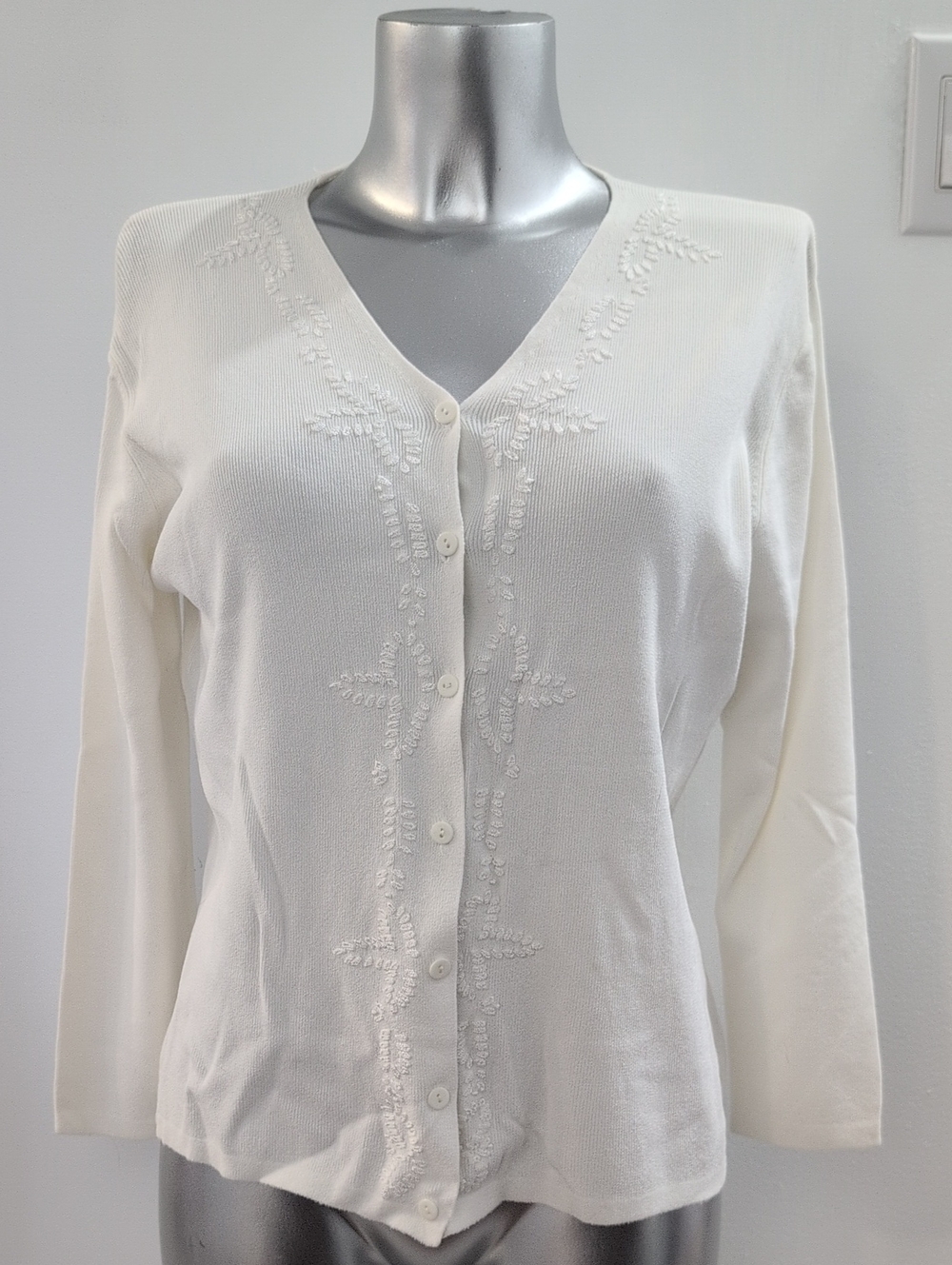 Forever 21 Vintage Off-White V-Neck Buttoned Cardigan With Embroidery